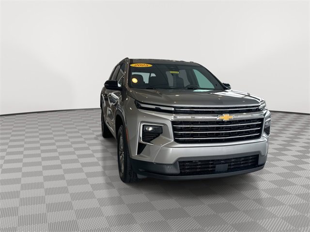 2025 Chevrolet Traverse photo 3