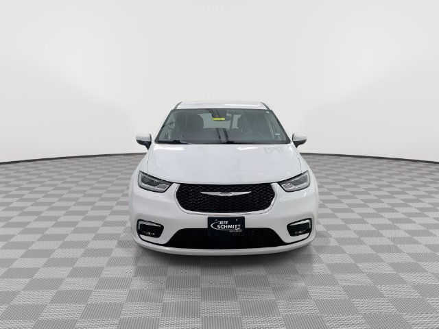 Used 2024 Chrysler Pacifica Touring L
