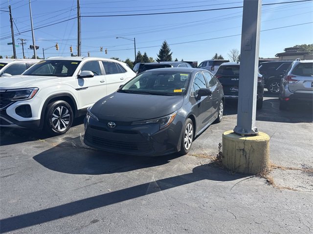 2023 Toyota Corolla LE photo 3
