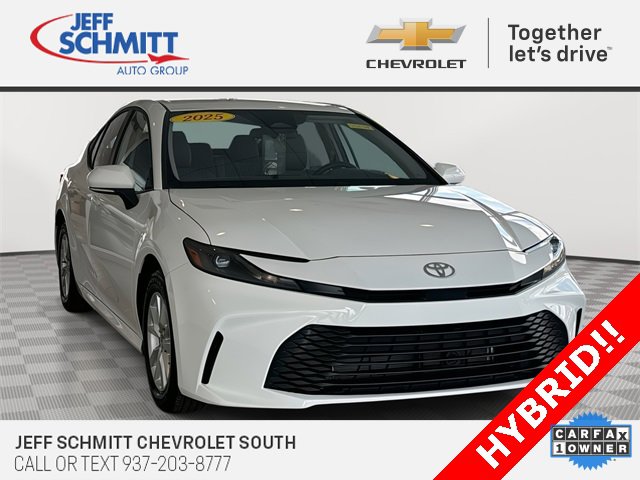 2025 Toyota Camry LE's photo