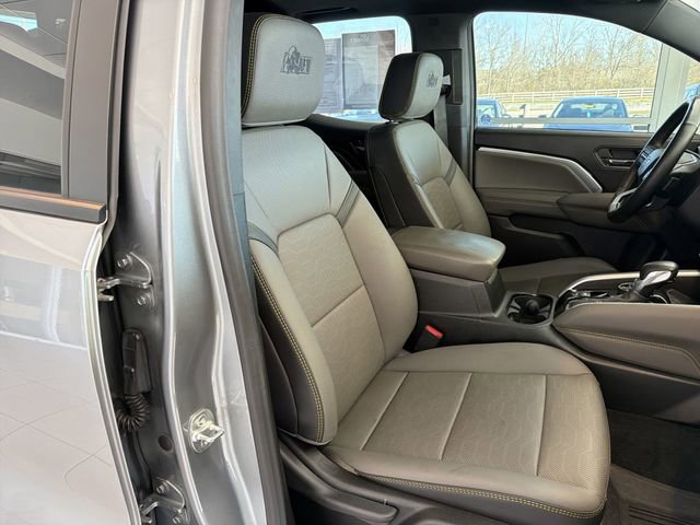 2025 Chevrolet Colorado ZR2 - Photo 18