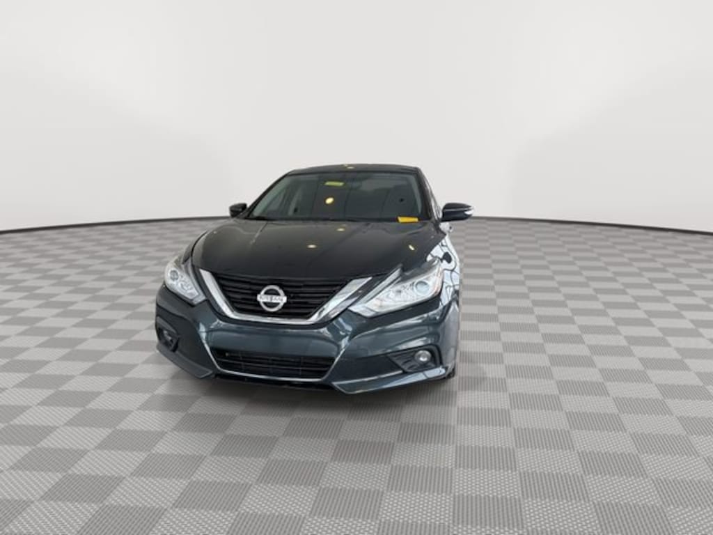 Used 2017 Nissan Altima 2.5 SV Sedan