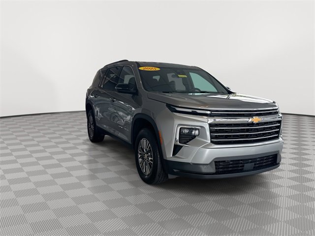 2025 Chevrolet Traverse photo 2