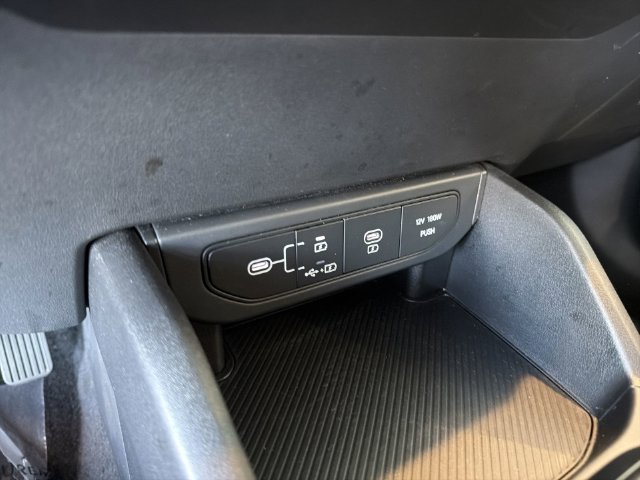 2025 Kia K4 LXS - Photo 25