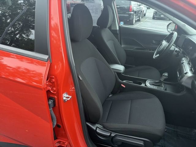 2025 Hyundai Kona SEL - Photo 18