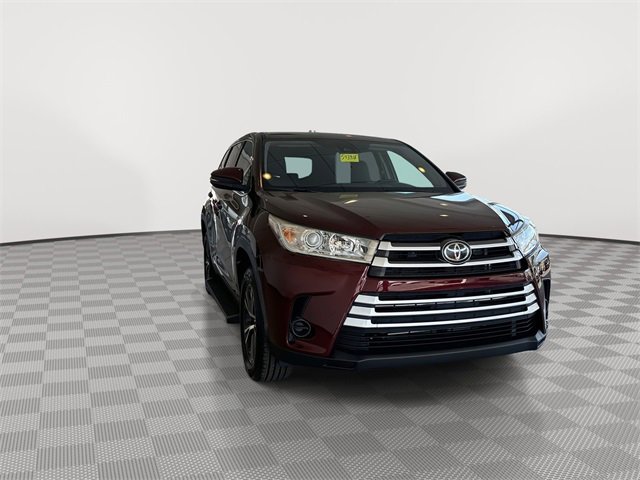 2019 Toyota Highlander LE photo 3