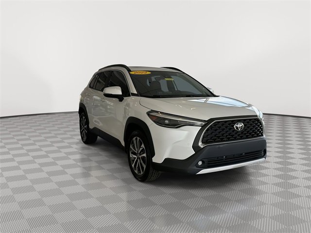 Used 2022 Toyota Corolla Cross XLE with VIN 7MUDAAAG2NV010068 for sale in Miamisburg, OH