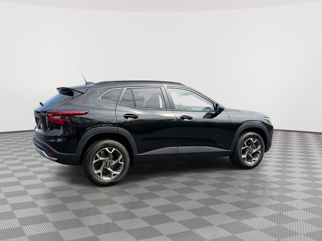 2025 Chevrolet Trax LT - Photo 11