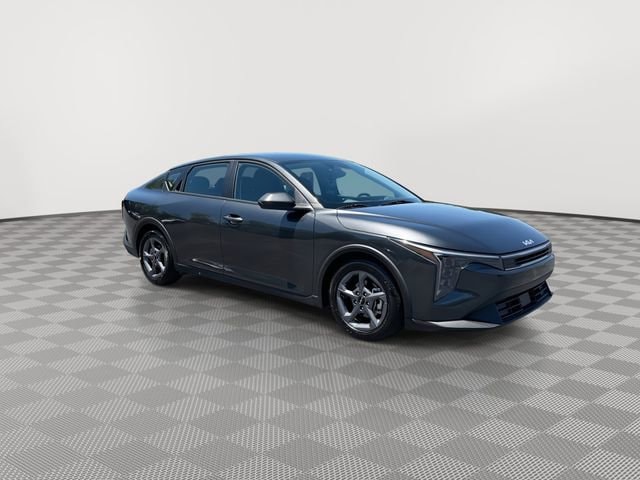 2025 Kia K4 LXS - Photo 13