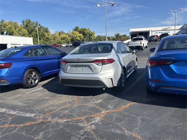 2023 Toyota Corolla LE photo 2