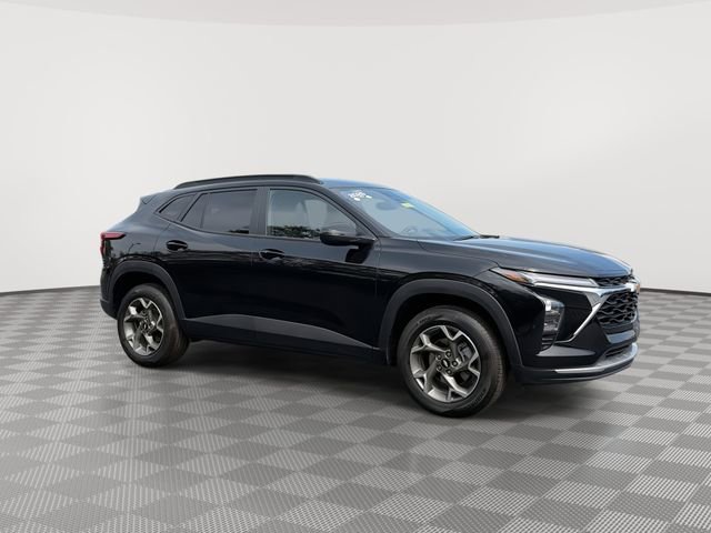 2025 Chevrolet Trax LT - Photo 13