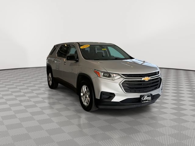 Used 2019 Chevrolet Traverse LS with VIN 1GNERFKW5KJ315395 for sale in Miamisburg, OH