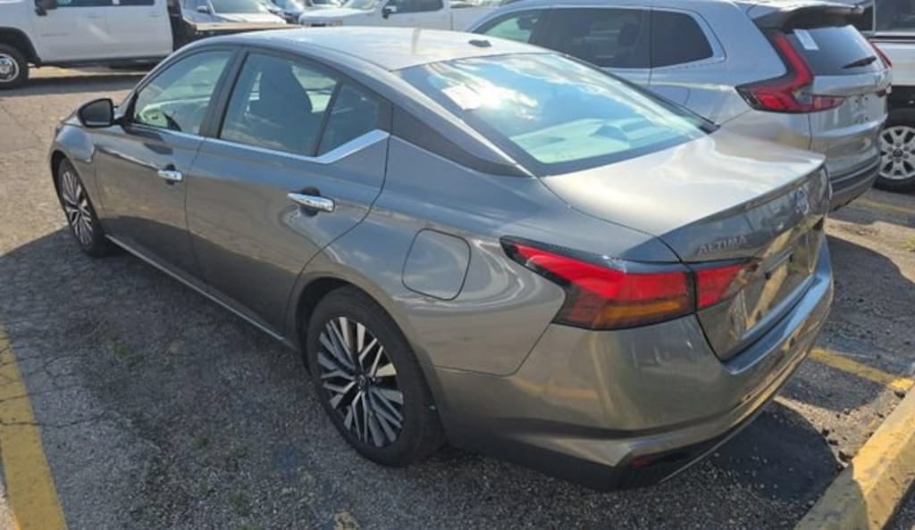 Used 2023 Nissan Altima SV FWD Sedan