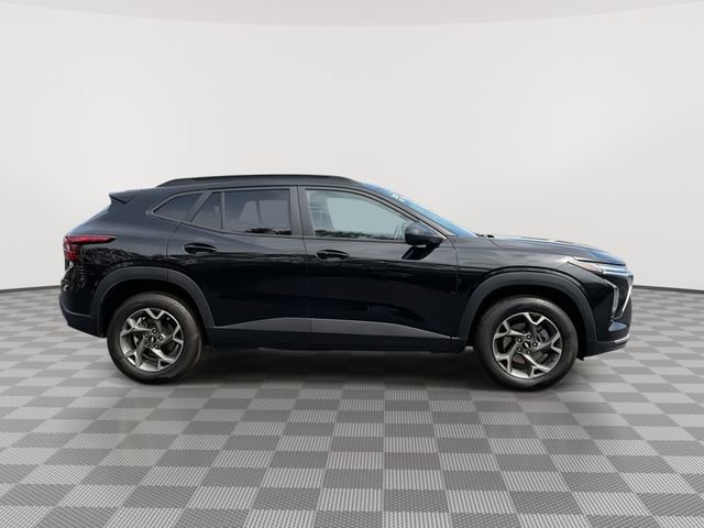 2025 Chevrolet Trax LT - Photo 12