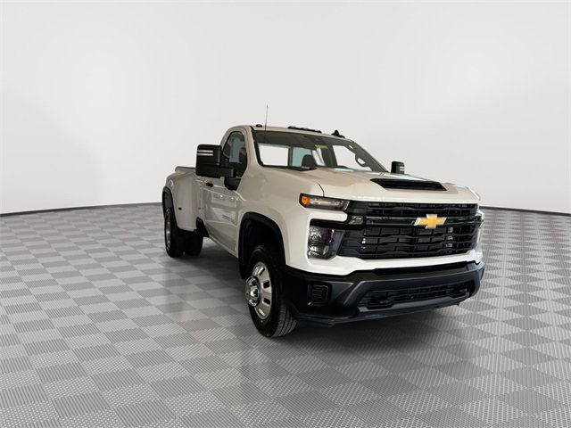 2024 Chevrolet Silverado 3500HD photo 2