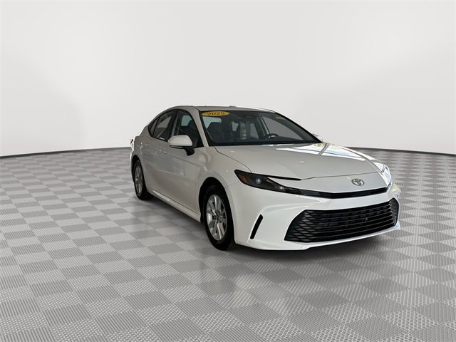 2025 Toyota Camry LE photo 2