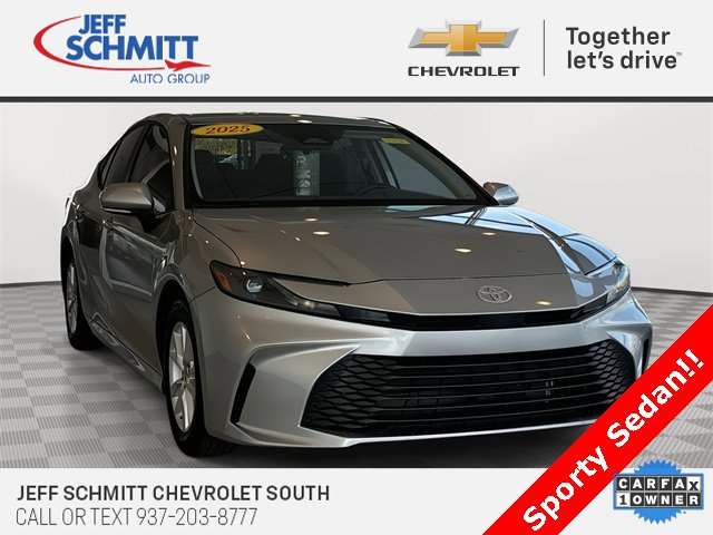 2025 Toyota Camry LE's photo