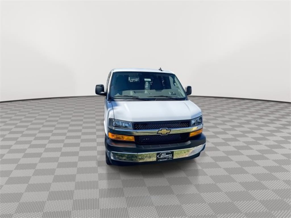New 2025 Chevrolet Express Passenger 3500 1LT Van