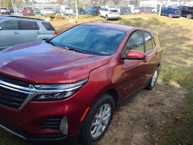 2024 Chevrolet Equinox LT photo 3