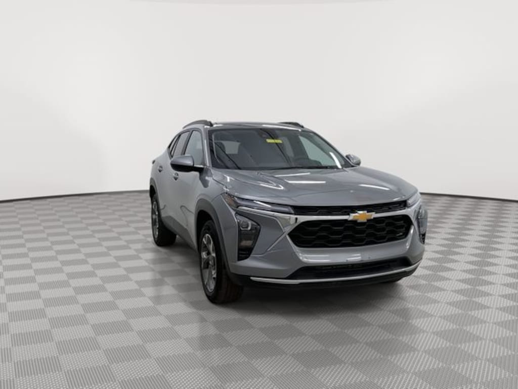 Used 2025 Chevrolet Trax LT SUV