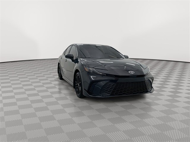2025 Toyota Camry SE photo 2