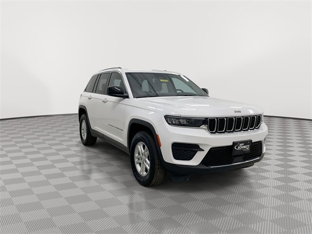 2024 Jeep Grand Cherokee Laredo photo 2