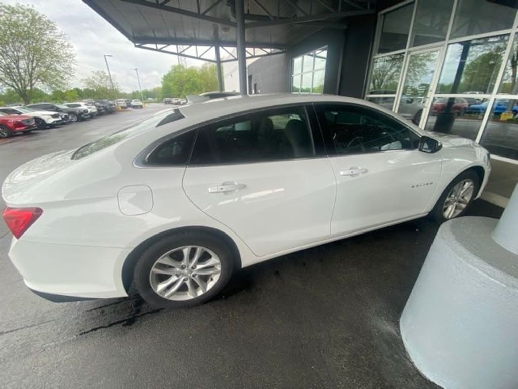 Used 2017 Chevrolet Malibu LT w/1LT Sedan