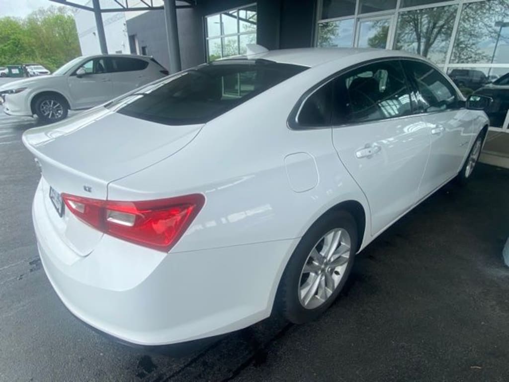 Used 2017 Chevrolet Malibu LT w/1LT Sedan