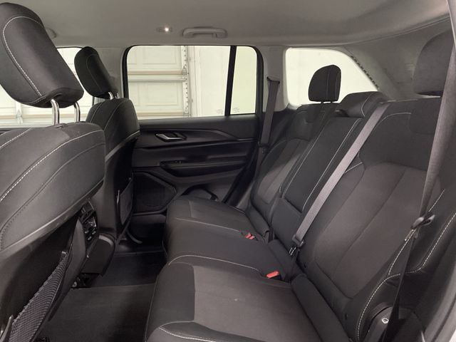 2024 Jeep Grand Cherokee Laredo - Photo 17