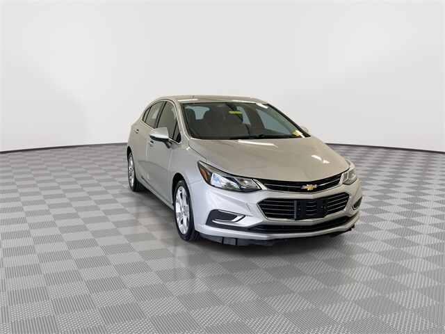 2018 Chevrolet Cruze Premier photo 2
