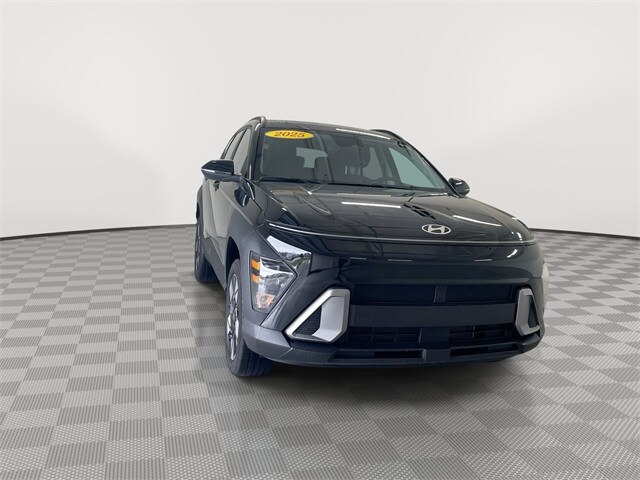 2025 Hyundai Kona SEL photo 2