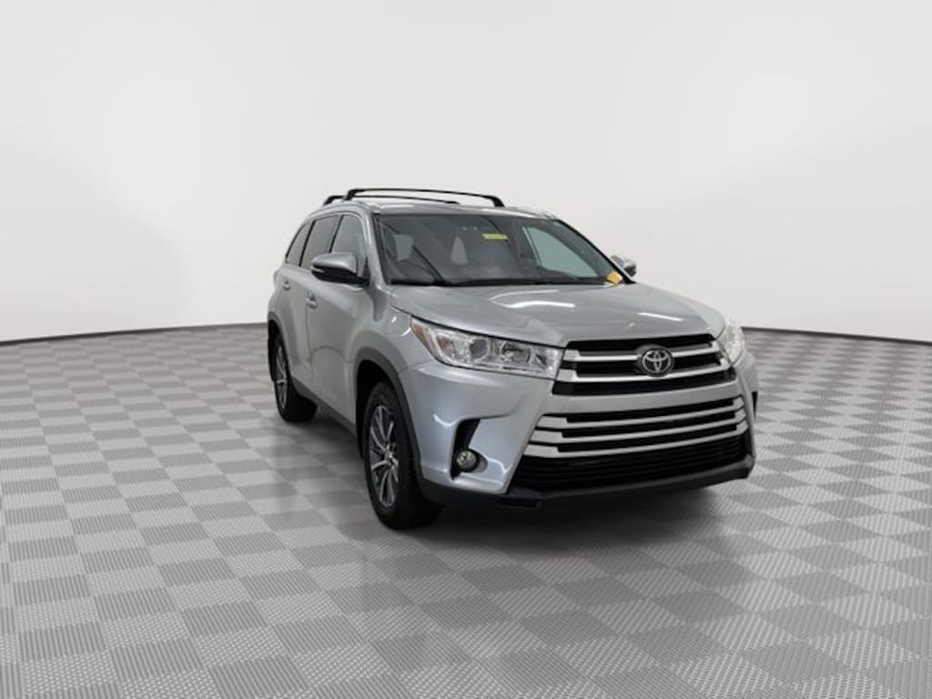 Used 2019 Toyota Highlander XLE V6 SUV
