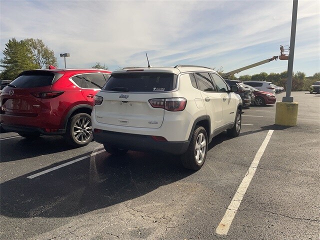 2018 Jeep Compass Latitude photo 2