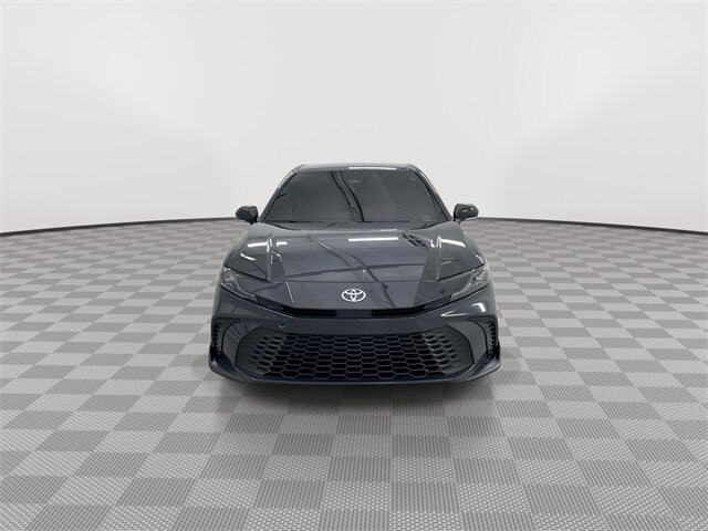 2025 Toyota Camry SE photo 3