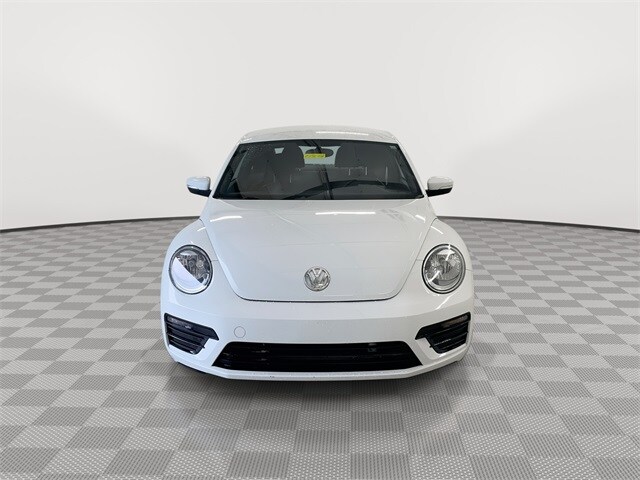 2019 Volkswagen Beetle S photo 3