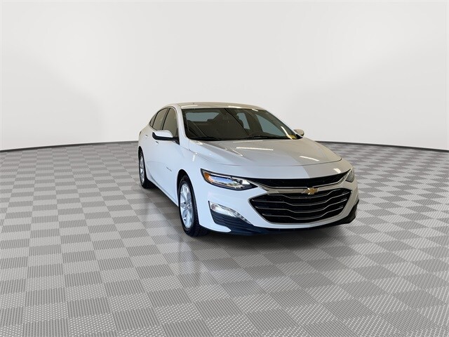 2024 Chevrolet Malibu 1LT photo 2
