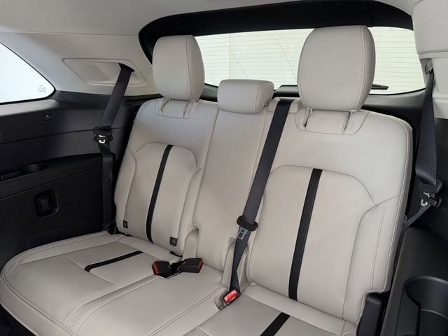 2026 Mazda CX-90 Premium Package - Photo 17