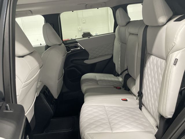 2025 Mitsubishi Outlander Plug-in Hybrid Platinum Edition - Photo 17