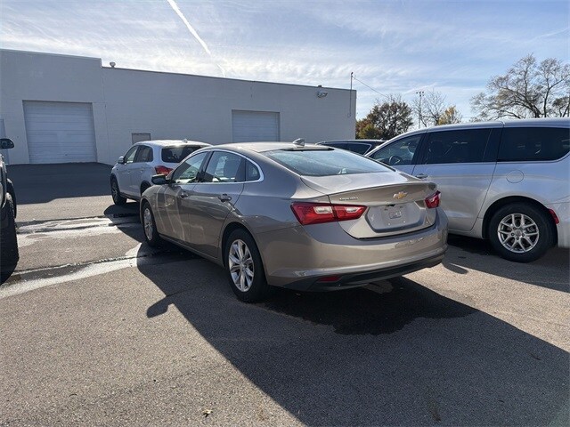 2023 Chevrolet Malibu 1LT photo 2