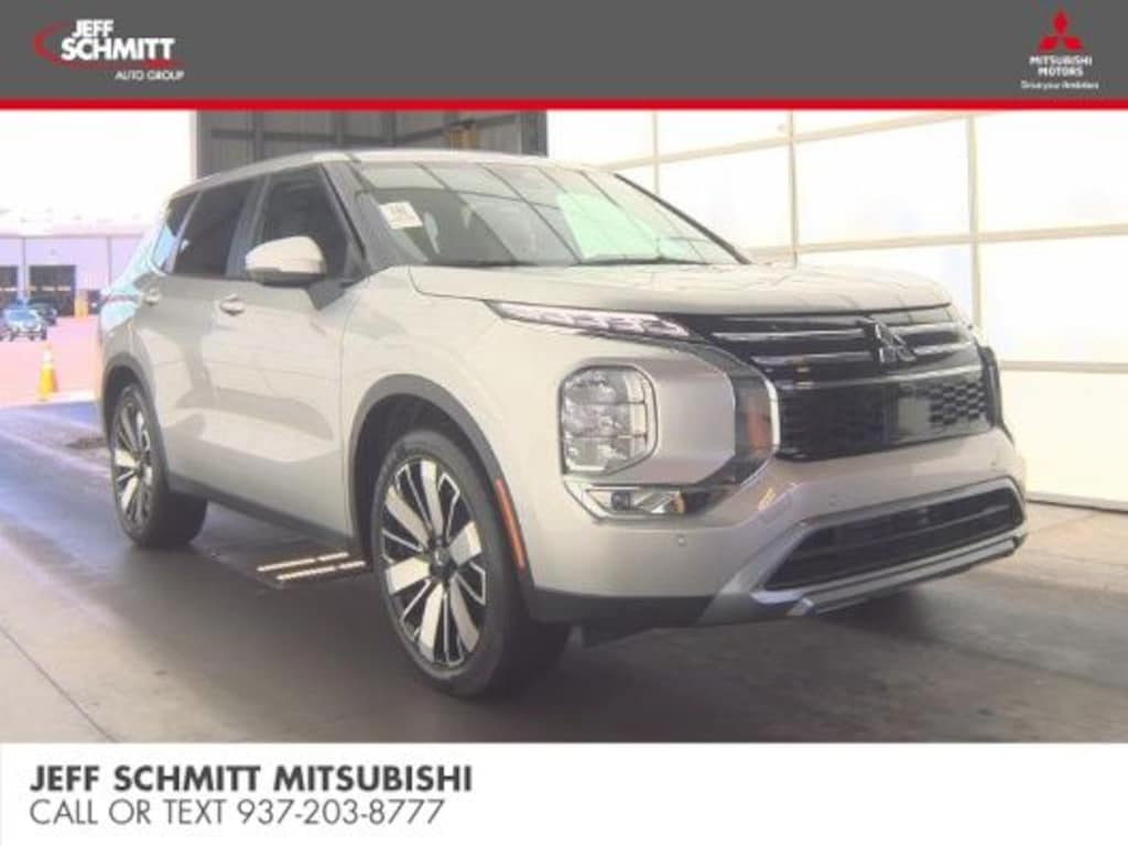 Used 2025 Mitsubishi Outlander SE SUV