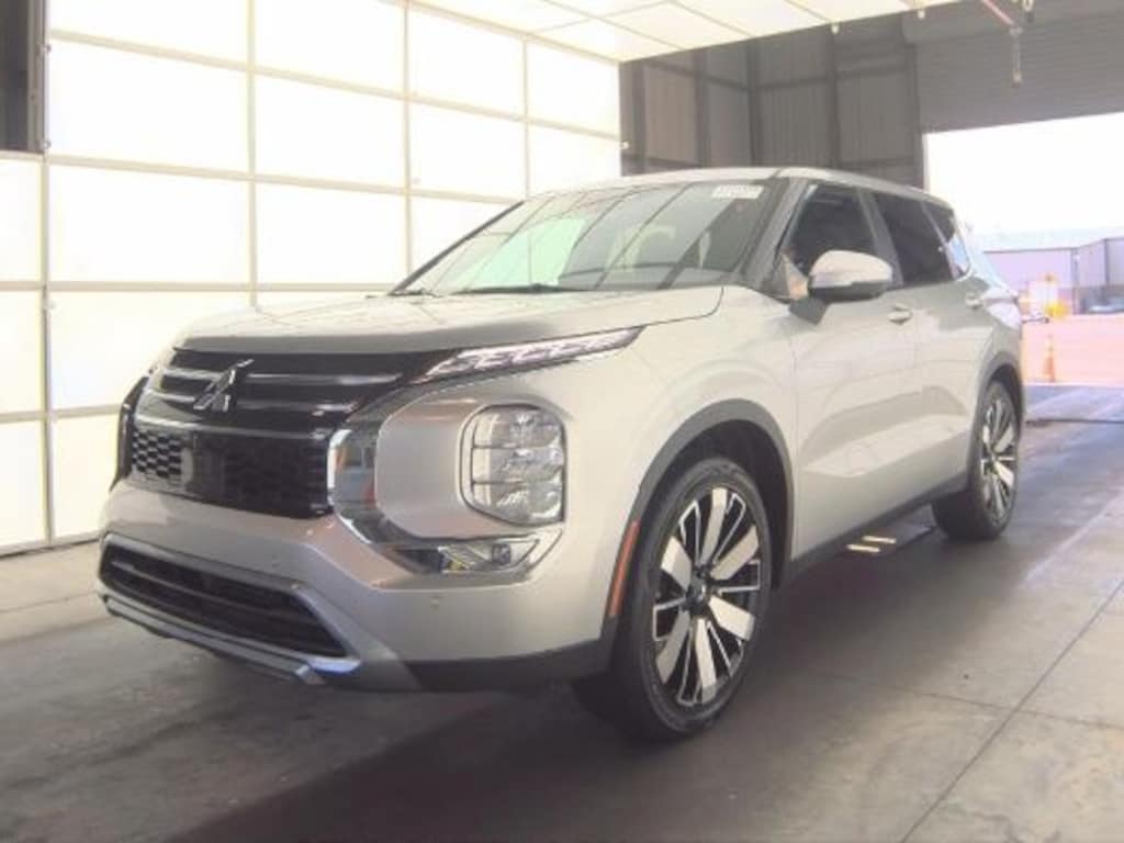 Used 2025 Mitsubishi Outlander SE SUV
