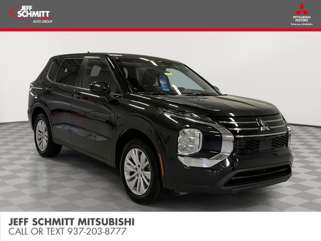 2026 Mitsubishi Outlander ES FWD's photo