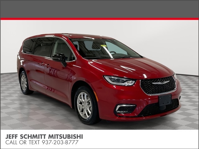 2024 Chrysler Pacifica Touring L's photo