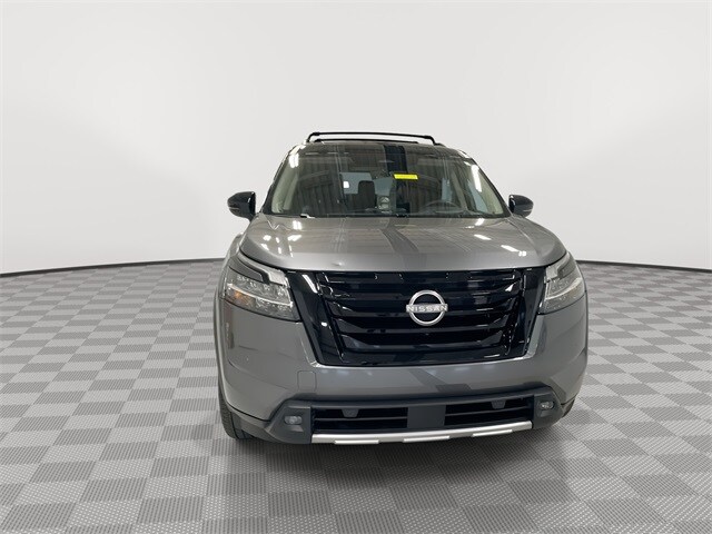 2023 Nissan Pathfinder Platinum photo 3