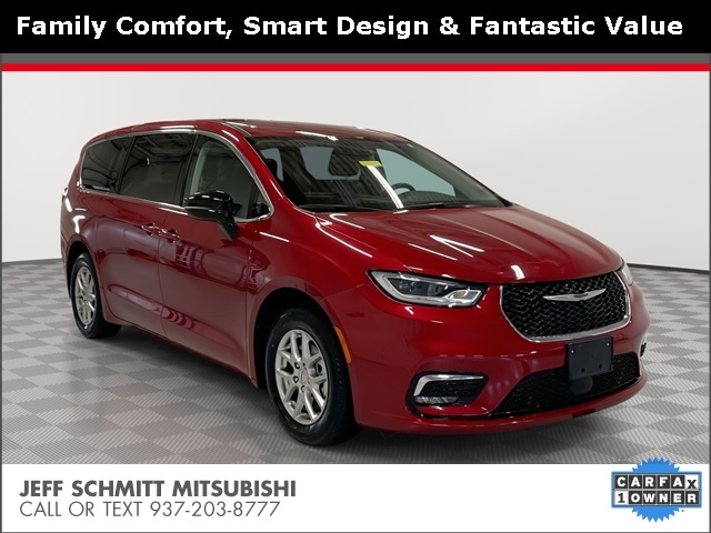 2024 Chrysler Pacifica Touring L's photo