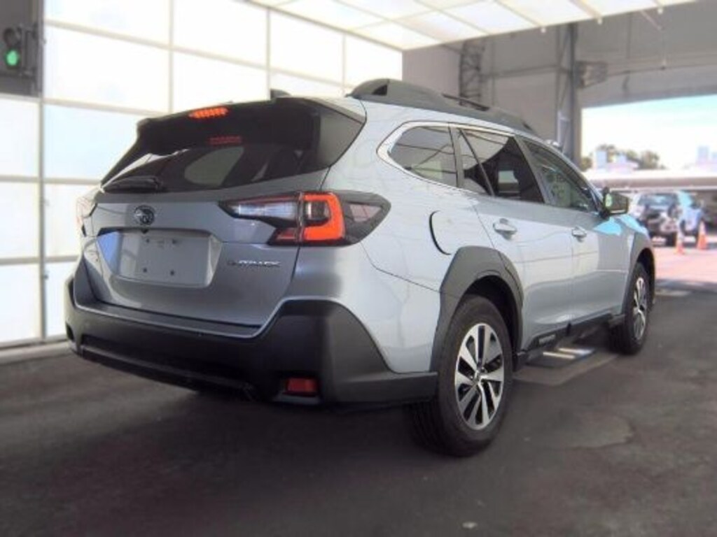 Used 2025 Subaru Outback Premium SUV