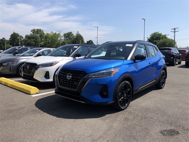2024 Nissan Kicks SR photo 3