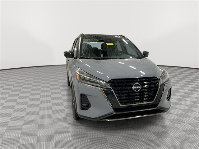 2024 Nissan Kicks SR photo 2
