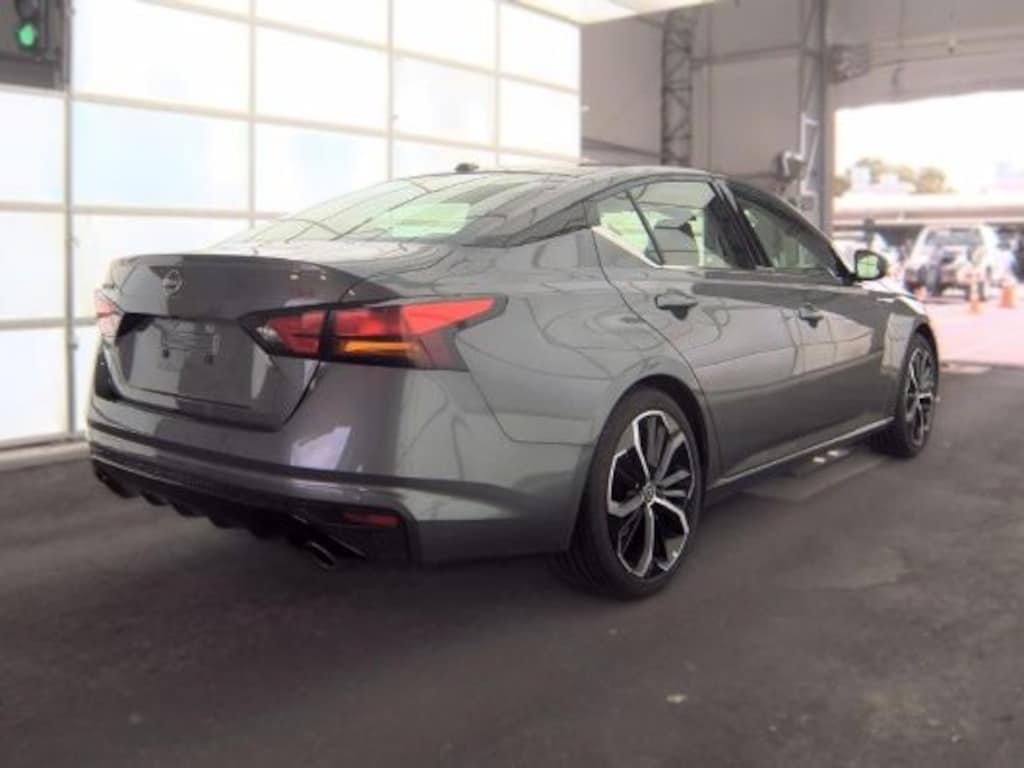 Used 2025 Nissan Altima SR Sedan