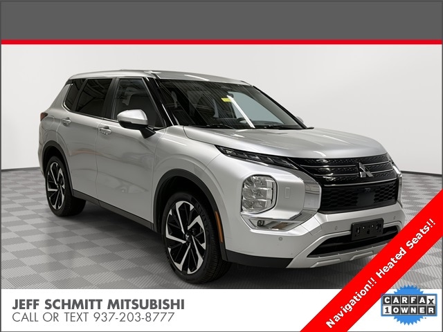 2024 Mitsubishi Outlander SE's photo